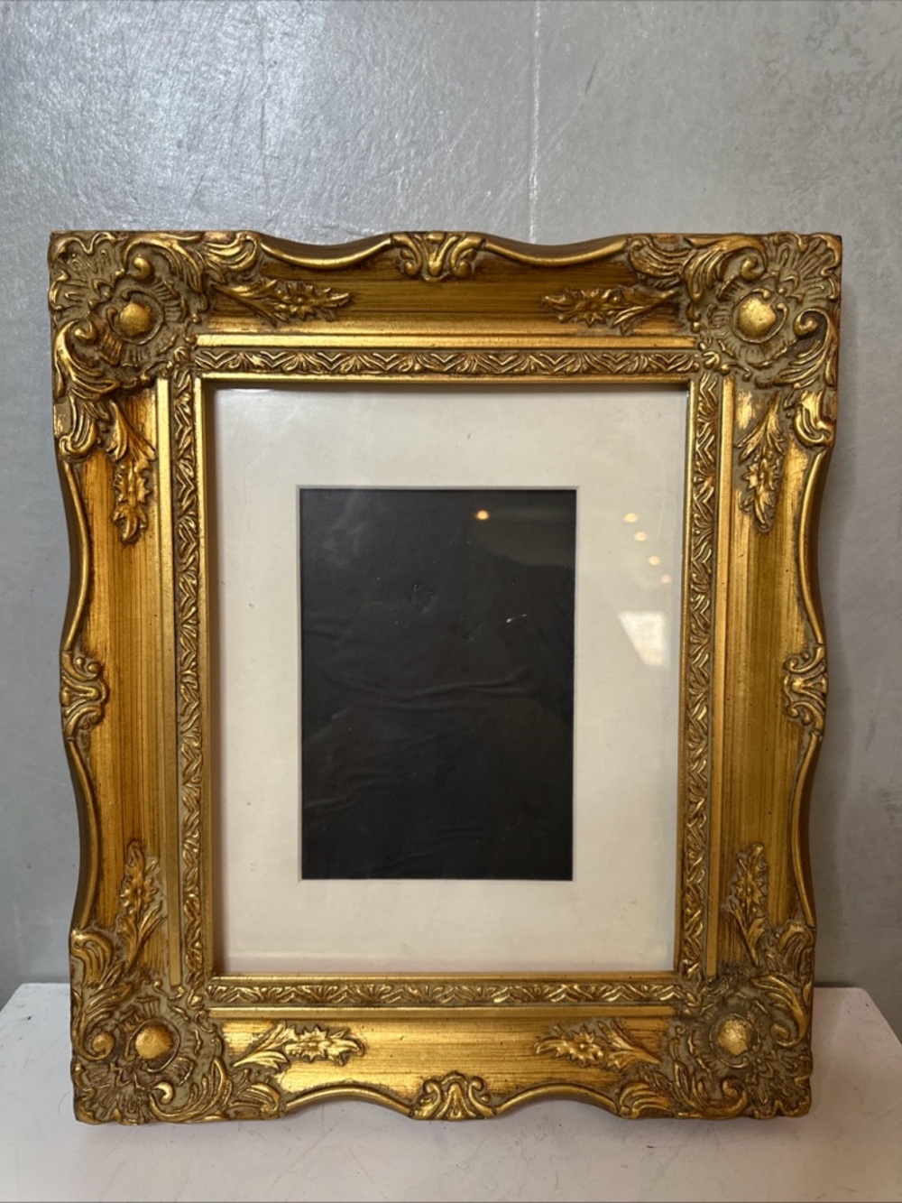 VINTAGE ORNATE GOLD GILT PICTURE FRAME FITS 8X10 5X7 MAT